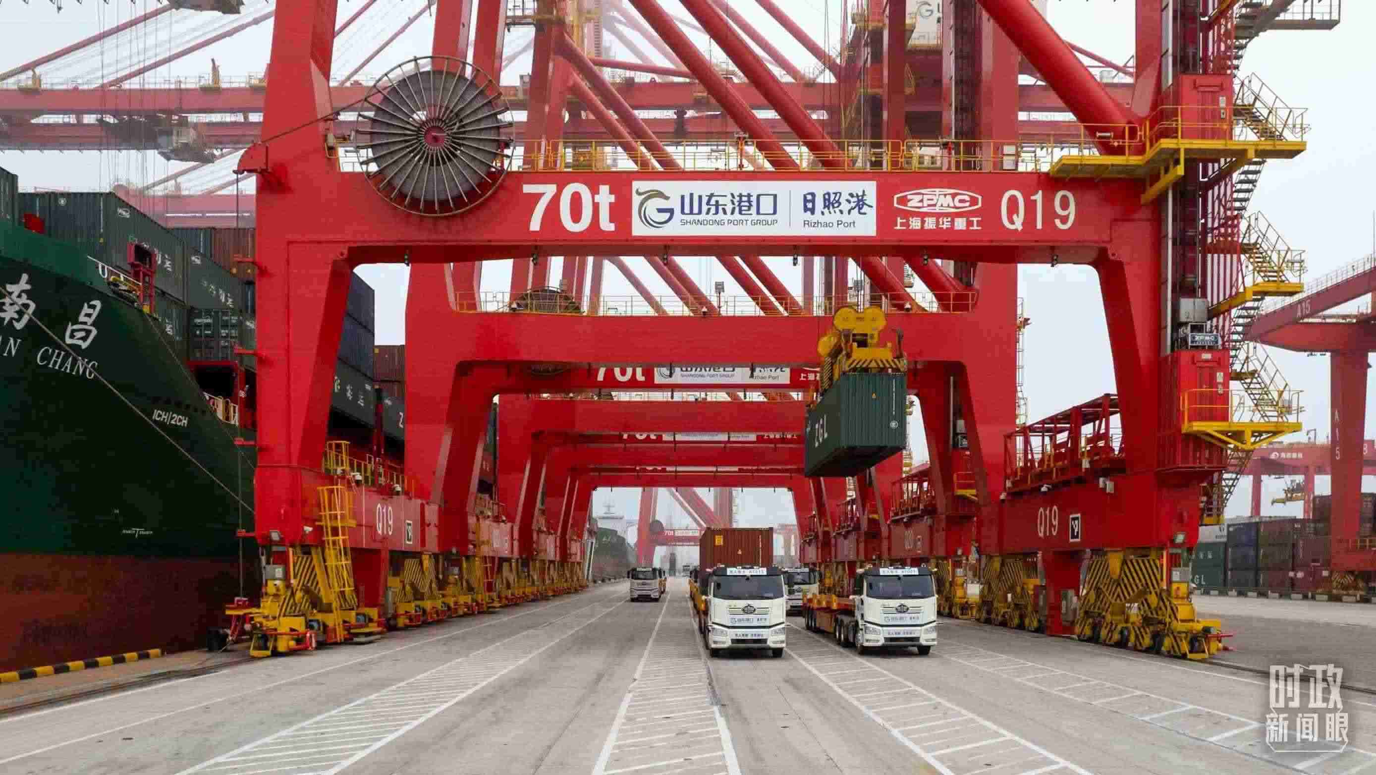 山東日照港。（總臺(tái)國(guó)廣記者李晉拍攝）