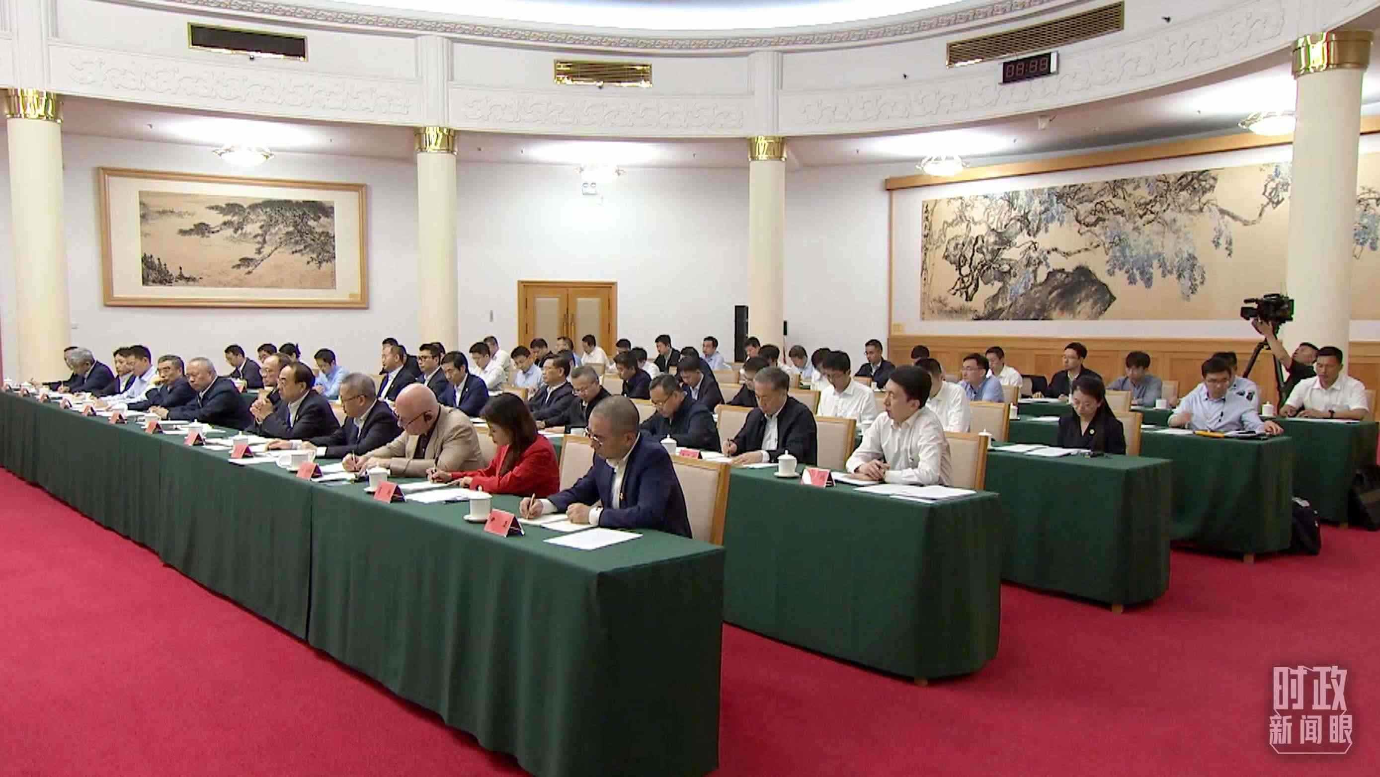 企業(yè)和專家座談會(huì)現(xiàn)場(chǎng)。