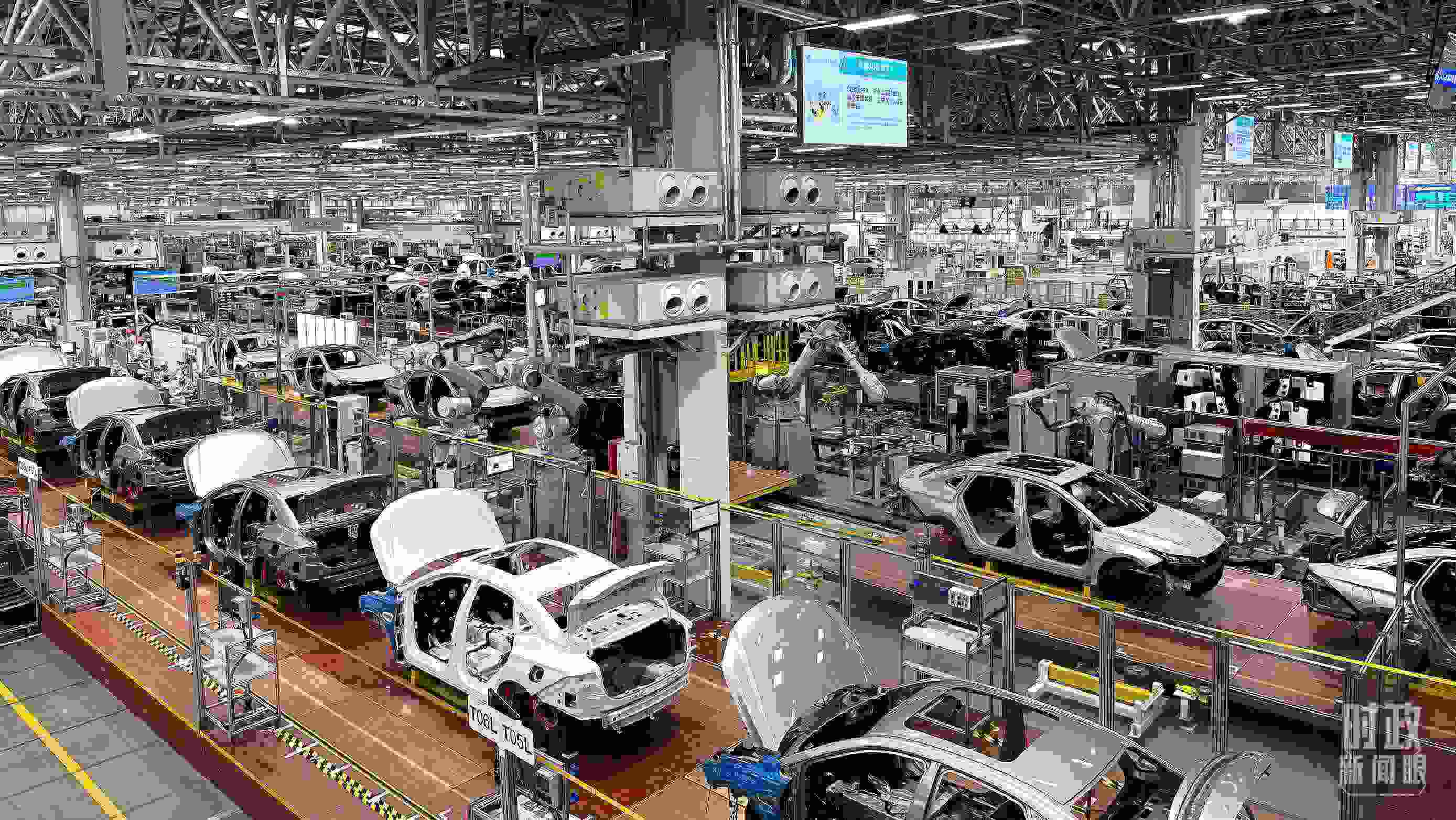 廣州廣汽埃安總裝車間智能生產(chǎn)線。2023年4月，習(xí)近平曾到這里考察。（總臺(tái)央視記者趙化拍攝）