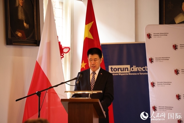 :孫霖江大使在開幕式現(xiàn)場致辭。人民網(wǎng)記者 禹麗敏攝