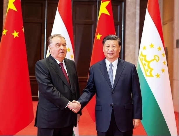 2023年5月，國家主席習(xí)近平在西安同來華出席中國—中亞峰會(huì)并進(jìn)行國事訪問的塔吉克斯坦總統(tǒng)拉赫蒙會(huì)談。新華社記者 丁海濤 攝