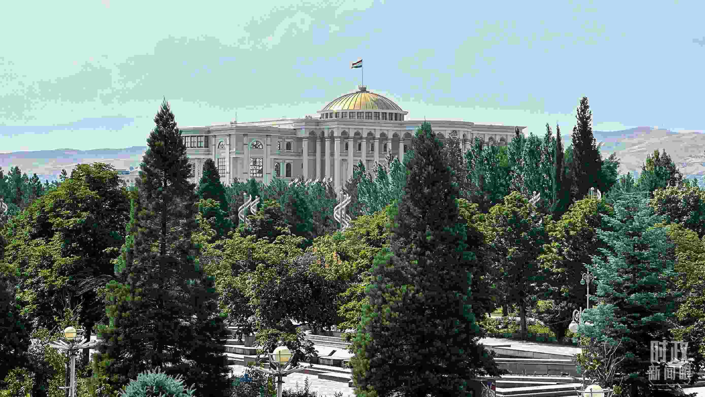 △塔吉克斯坦總統(tǒng)府。（總臺央視記者趙化拍攝）