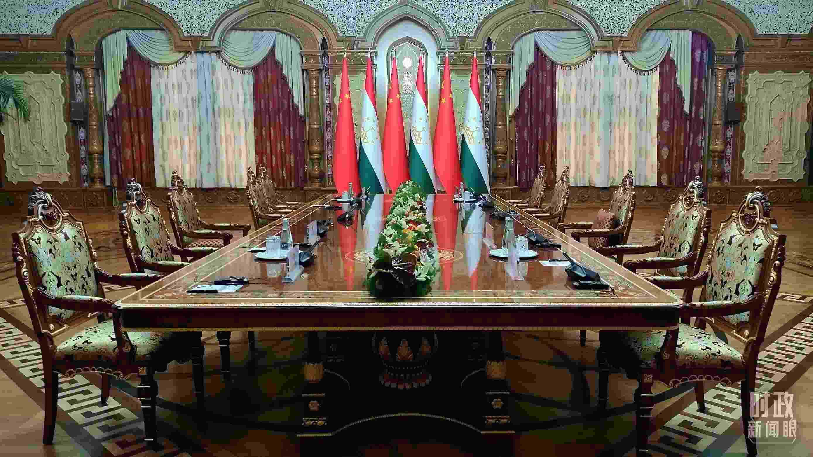 △中塔元首小范圍會談開始前。（總臺央視記者薛冠南拍攝）