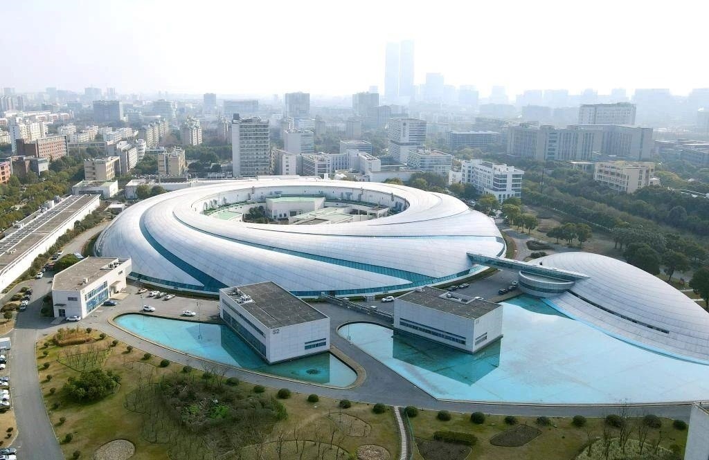 從一扇“門”、一座“城”、兩張“網(wǎng)”，看浦東新區(qū)改革常新