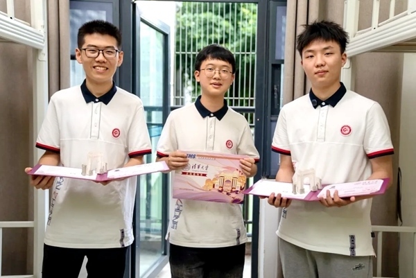 王子源（左）、母翰堯（中）、郭洋君（右）。清華大學(xué)供圖