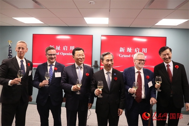 4、美中貿(mào)易全國(guó)委員會(huì)會(huì)長(zhǎng)克雷格·艾倫、美國(guó)商會(huì)高級(jí)副會(huì)長(zhǎng)傅瑞偉等美國(guó)工商界代表出席活動(dòng)。 人民網(wǎng)記者 李志偉攝