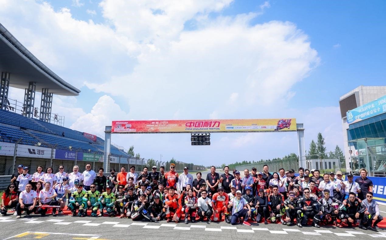 2024年中國耐力·鄂爾多斯站在鄂爾多斯國際賽車場舉辦。受訪者供圖