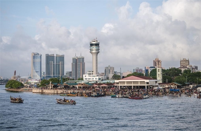 這是2023年12月29日拍攝的坦桑尼亞達累斯薩拉姆漁港。新華社記者王冠森攝