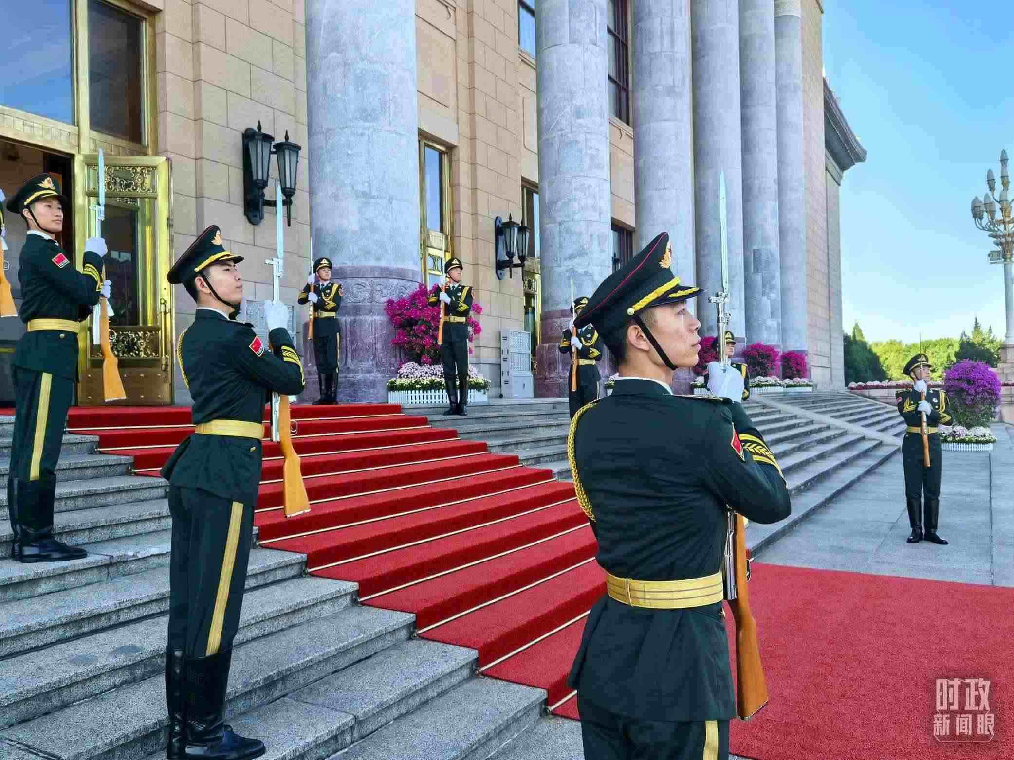 禮兵列隊(duì)迎接外賓。（總臺(tái)央視記者鐘銳拍攝）
