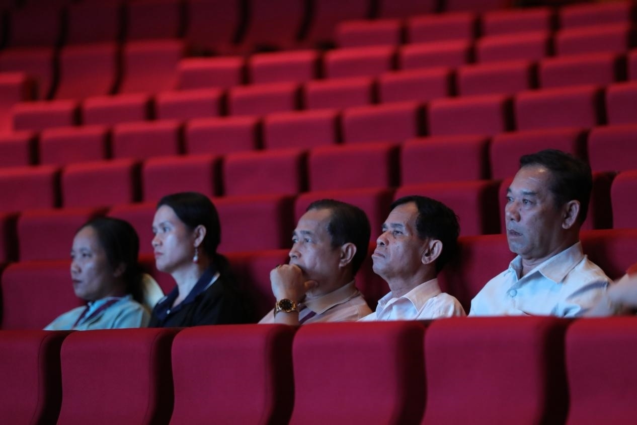 亞洲媒體考察團(tuán)在觀眾席就座?！吨袊?guó)經(jīng)濟(jì)周刊》記者 肖翊攝