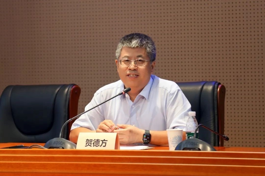 國務(wù)院參事、科技部原副秘書長、中國科技評估與成果管理研究會理事長賀德方致辭。主辦方供圖