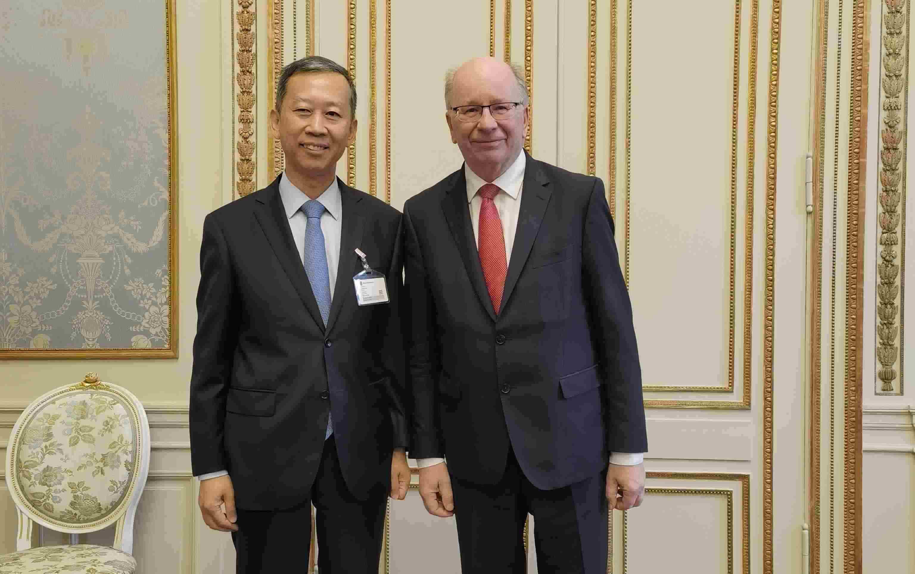 中國(guó)駐瑞典大使崔愛(ài)民會(huì)見(jiàn)瑞典外交國(guó)務(wù)秘書(shū)哈特留斯。 中國(guó)駐瑞典大使館供圖