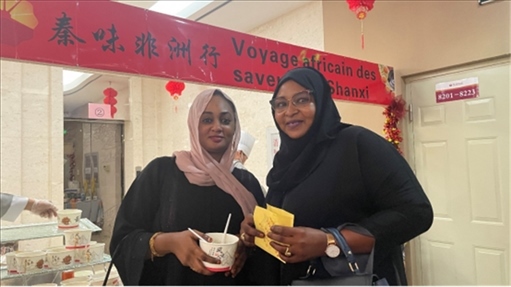 陜西涼皮+清真肉夾饃受到乍得友人歡迎。主辦方供圖