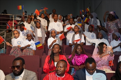 現(xiàn)場觀眾與決賽選手熱情互動。中國石油非洲公司供圖