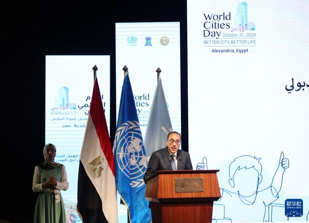 10月31日，在埃及亞歷山大，埃及總理馬德布利在活動上致辭。新華社記者 王東震 攝