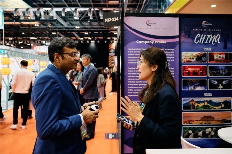 “中國館”展區(qū)現(xiàn)場洽談。 楊浩鵬攝