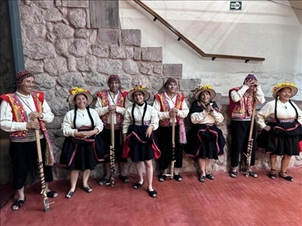 身著傳統(tǒng)服飾的秘魯藝人。本報(bào)記者 張朋輝 攝