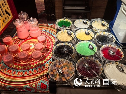 馬來西亞美食節(jié)現(xiàn)場(chǎng)準(zhǔn)備的美食。人民網(wǎng) 楊春燕攝