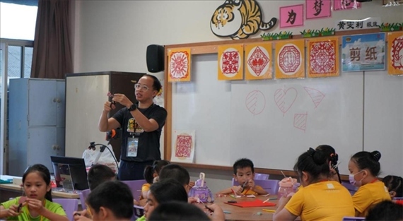 剪紙教學(xué)。主辦方供圖