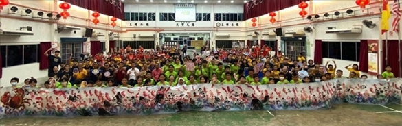 在工作坊導(dǎo)師的指導(dǎo)下，三校200余名學(xué)生共同完成了一幅長(zhǎng)達(dá)80尺的水墨畫(huà)作。主辦方供圖