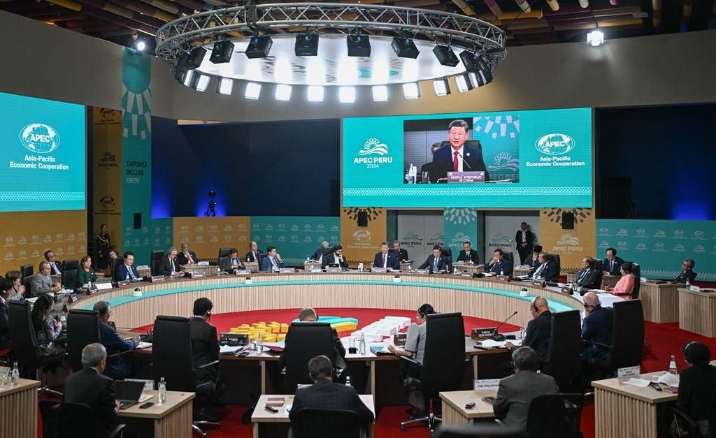 當(dāng)?shù)貢r間11月16日上午，亞太經(jīng)合組織第三十一次領(lǐng)導(dǎo)人非正式會議在秘魯利馬會議中心舉行。國家主席習(xí)近平出席會議并發(fā)表題為《共擔(dān)時代責(zé)任 共促亞太發(fā)展》的重要講話。新華社記者 謝環(huán)馳 攝