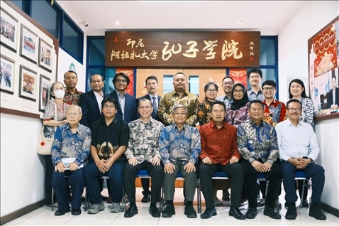 參會(huì)嘉賓合影。阿拉扎大學(xué)孔子學(xué)院供圖