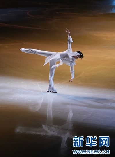 圖為羽生結(jié)弦在表演中。記者 錢錚 攝