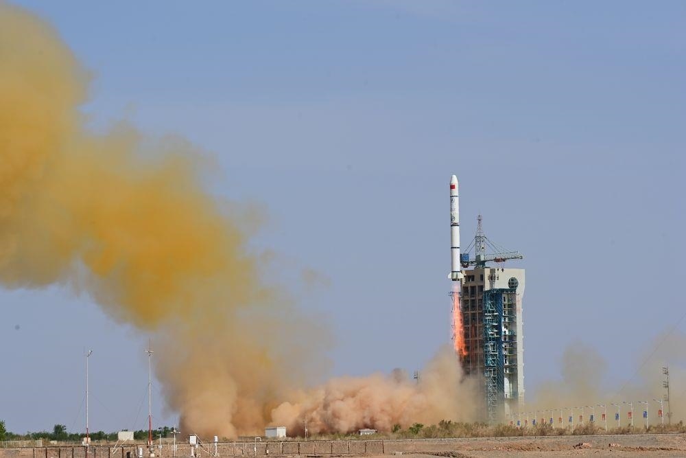 △2023年5月21日16時，我國在酒泉衛(wèi)星發(fā)射中心采用長征二號丙運(yùn)載火箭，成功發(fā)射首顆內(nèi)地與澳門合作研制的空間科學(xué)衛(wèi)星“澳門科學(xué)一號”。