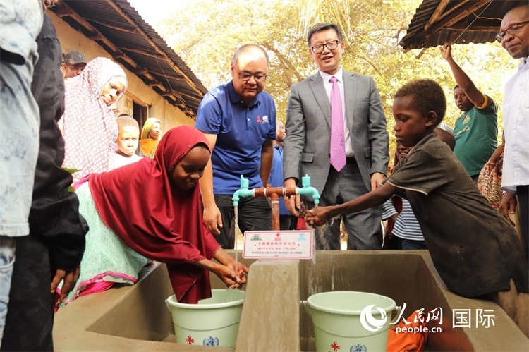 安全供水工程揭牌儀式現(xiàn)場。施亮攝