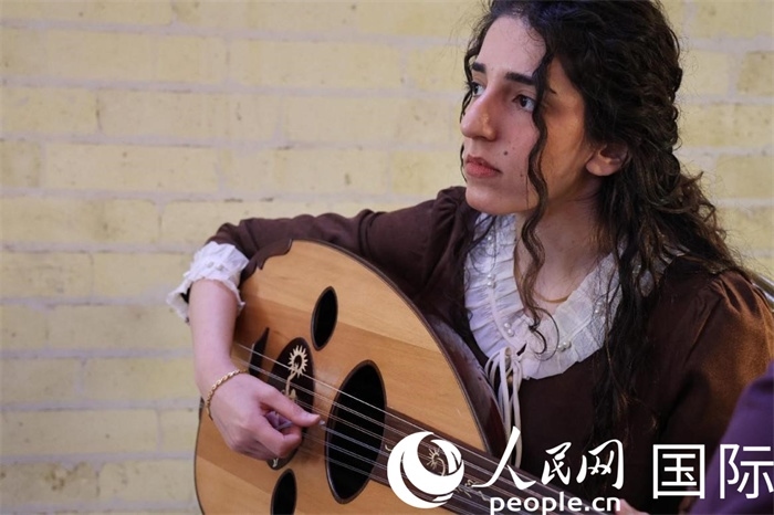 烏德琴女學員邁希恩。人民網(wǎng) 伊納斯·易卜拉欣攝