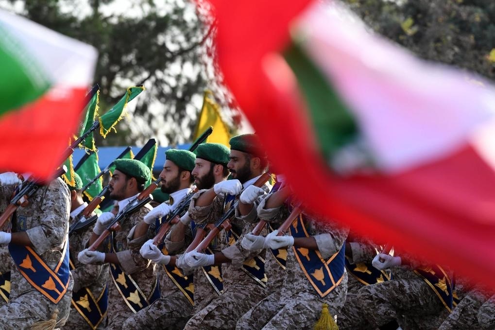 2024年9月21日，伊朗軍人在首都德黑蘭參加閱兵式。新華社記者沙達(dá)提攝