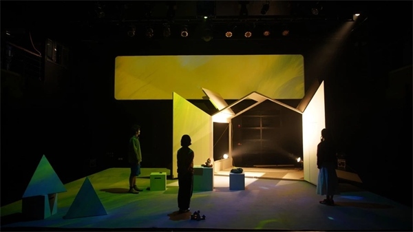 《又一道光芒》劇照。中國(guó)國(guó)家話劇院供圖