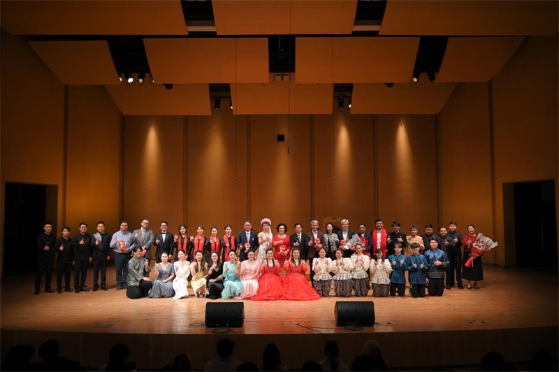 音樂會嘉賓與表演者集體合影。活動主辦方供圖