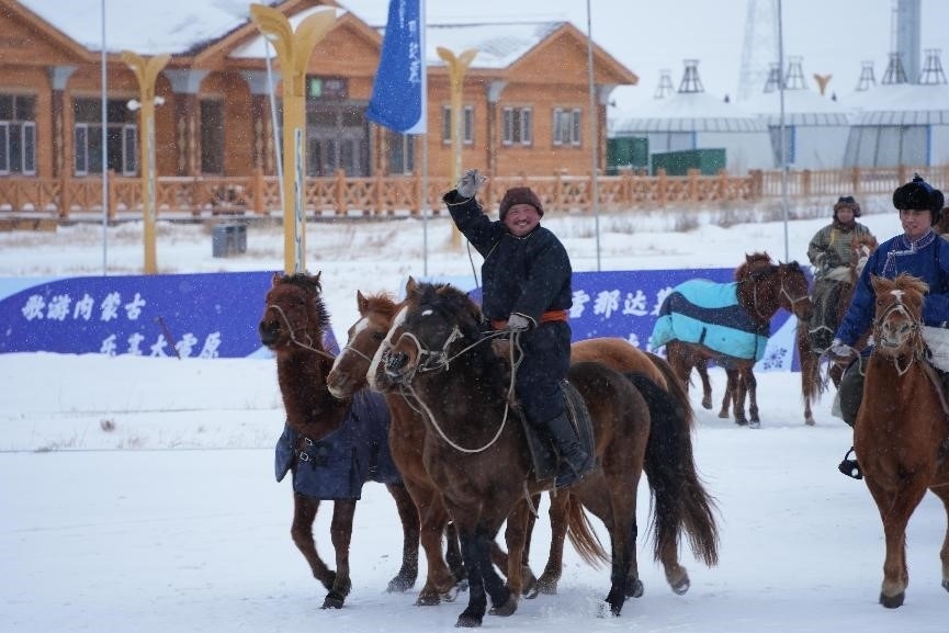 呼倫貝爾冰雪那達(dá)慕。人民網(wǎng)記者 趙夢月攝
