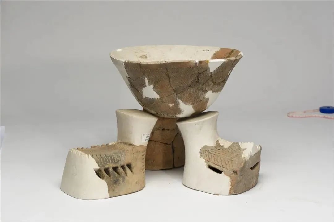 陶缽支座組合。國(guó)博供圖