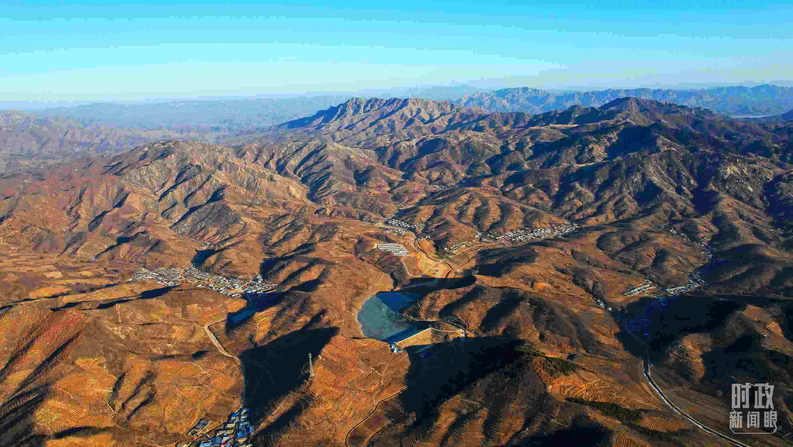 俯瞰祝家溝村。（總臺(tái)央視記者范凱拍攝）