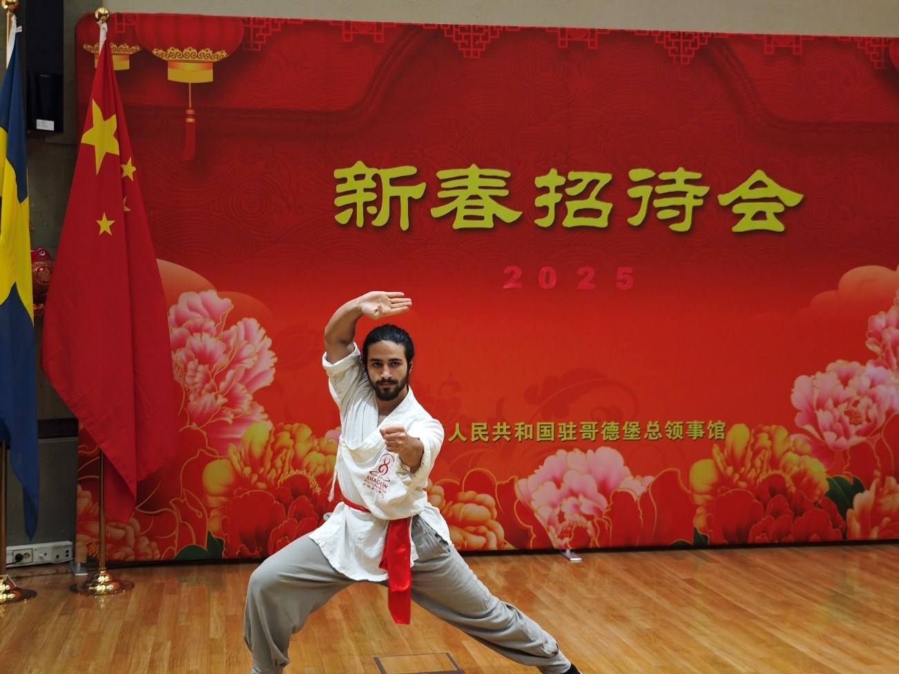 當?shù)匚湫g愛好者的表演。中國駐哥德堡總領館供圖