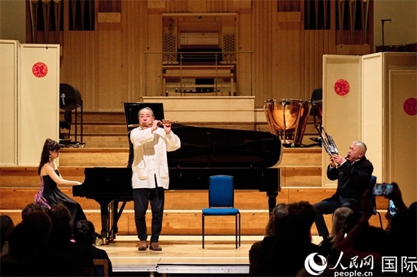 旅英音樂(lè)家聯(lián)袂演奏《枉凝眉》。楊浩鵬攝