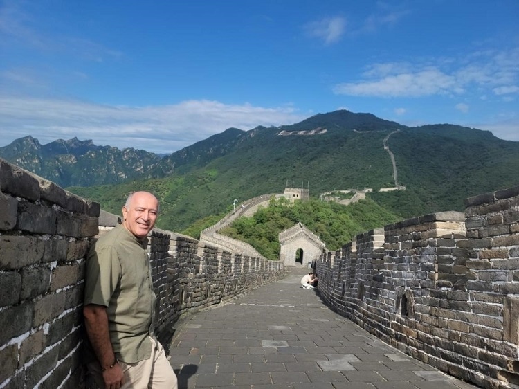 瓦里夫·庫邁哈在游覽長城時(shí)留影。受訪者供圖