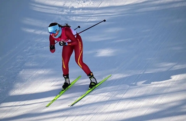 2月9日，中國(guó)隊(duì)選手巴亞尼·加林在比賽中。新華社記者 張龍攝