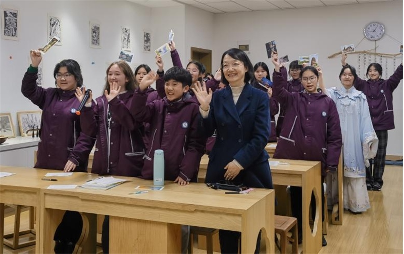 匡園初步部校長(zhǎng)鐘演發(fā)言。