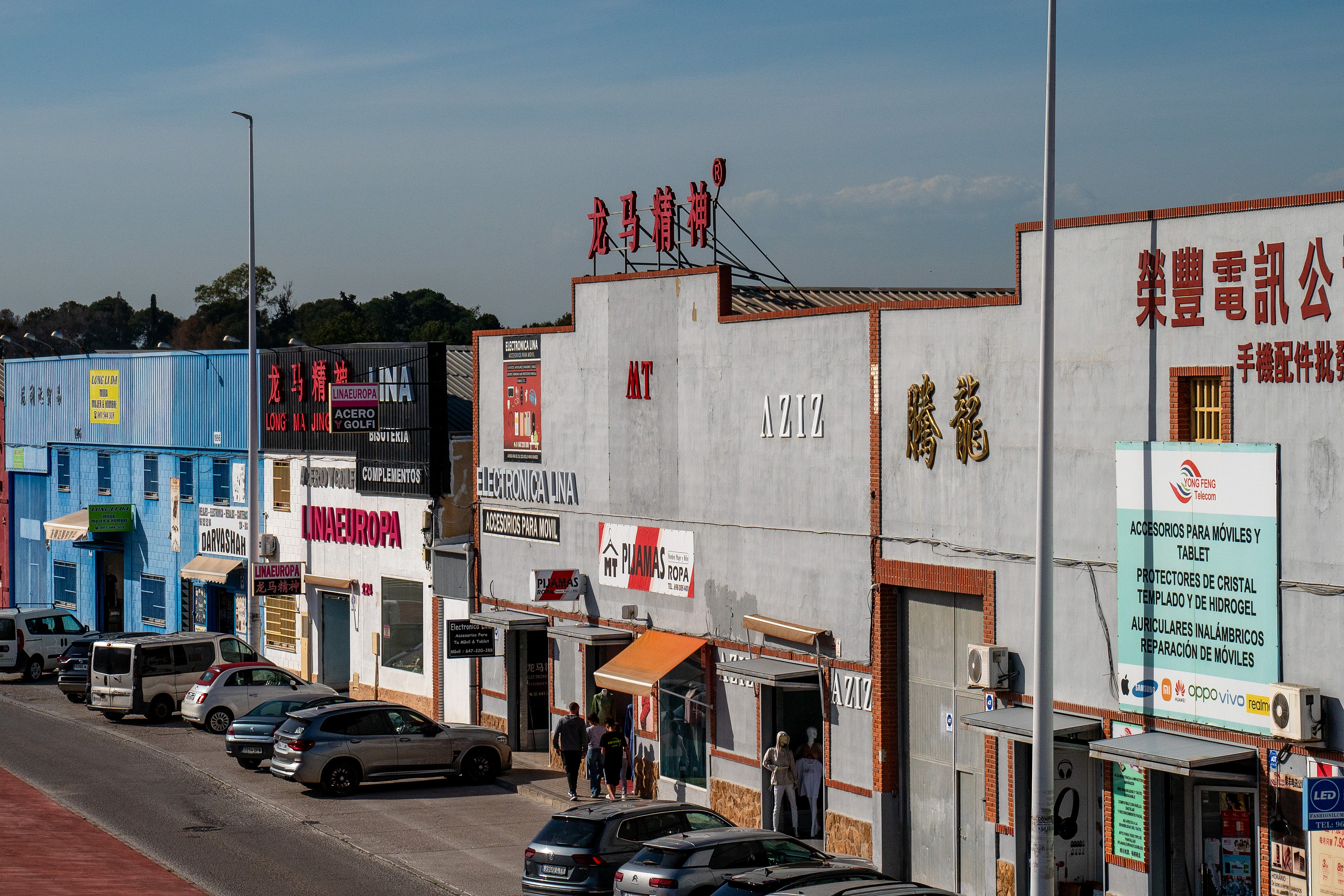 當?shù)貢r間2025年4月10日，西班牙瓦倫西亞國際機場附近的中資批發(fā)零售商店。