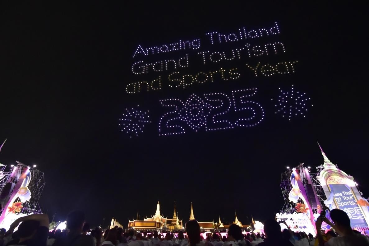 由1200架無人機組成的燈光秀點亮夜空。泰國國家旅游局供圖