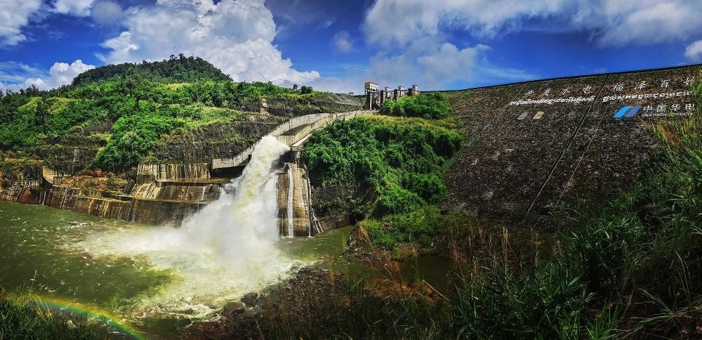 2018年6月22日在柬埔寨戈公省拍攝的中國(guó)援柬額勒賽水電站上大壩。