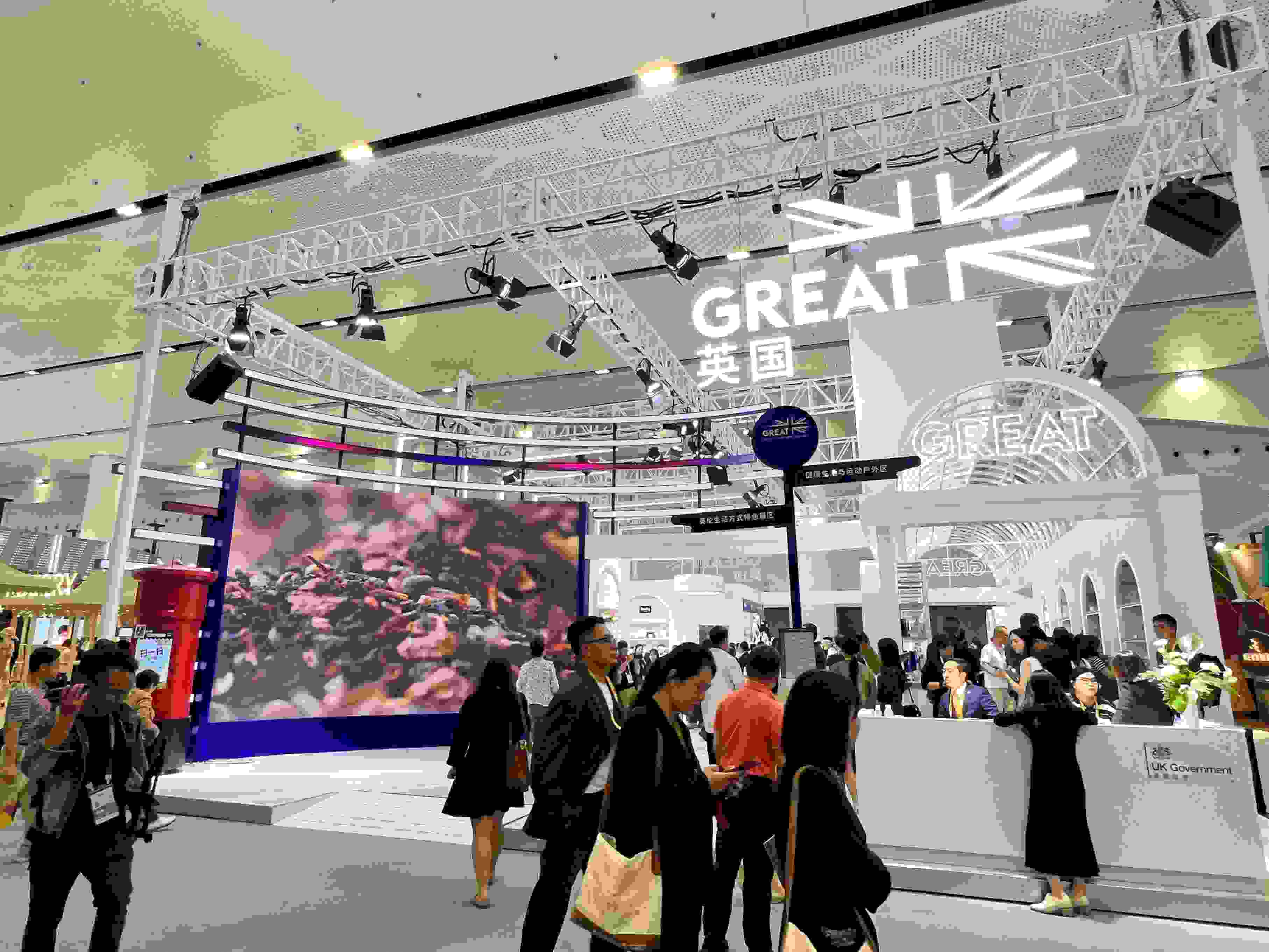 在消博會上，主賓國英國國家館開館。人民網(wǎng)記者 趙瞳攝