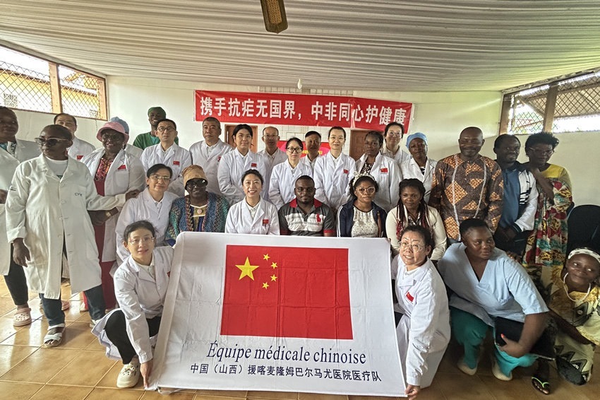 【4】圖為活動(dòng)結(jié)束后的合影。中國（山西）第24批援喀麥隆姆巴爾馬尤醫(yī)療隊(duì) 供圖