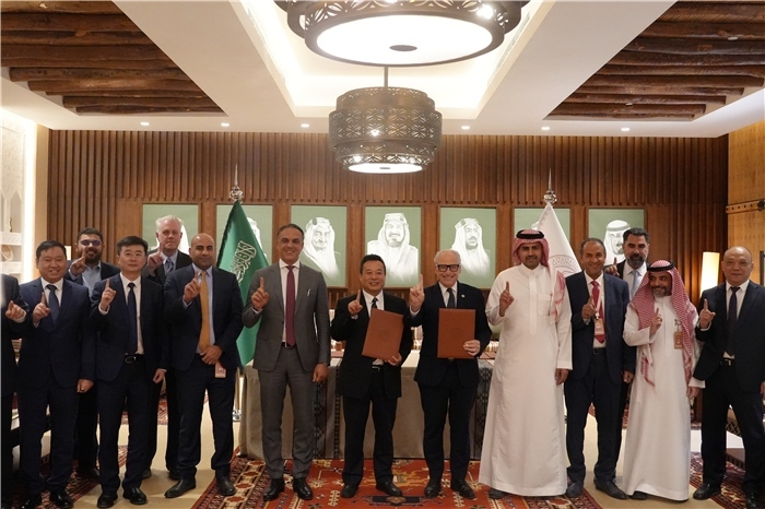 簽約合影。中國鐵建供圖