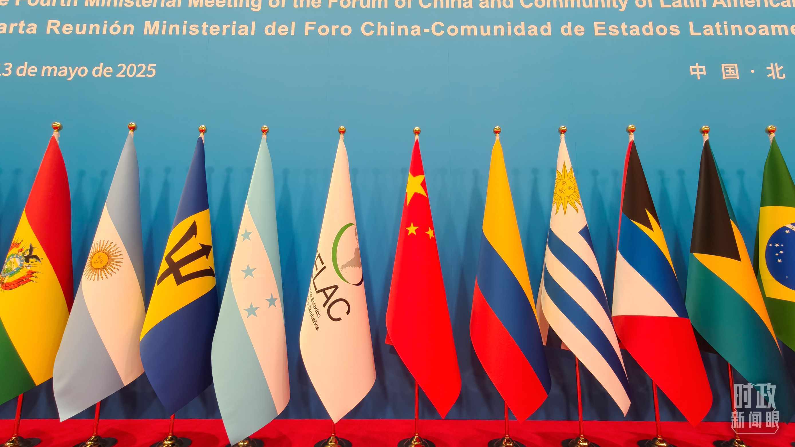 開幕式現(xiàn)場(chǎng)的旗陣。（總臺(tái)央視記者陸泓宇拍攝）