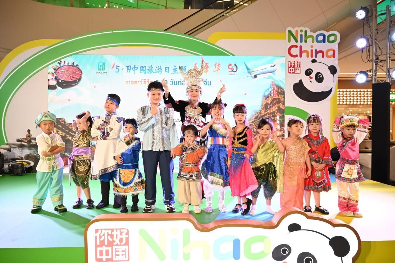 開幕式上，中泰小朋友服飾秀表演。主辦方供圖