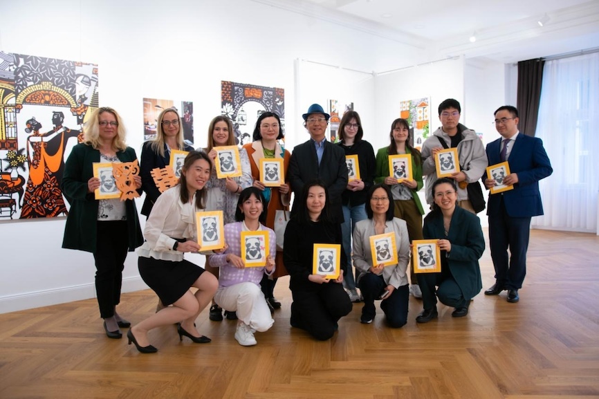 嘉賓合影。圖片由布達(dá)佩斯中國(guó)文化中心供圖